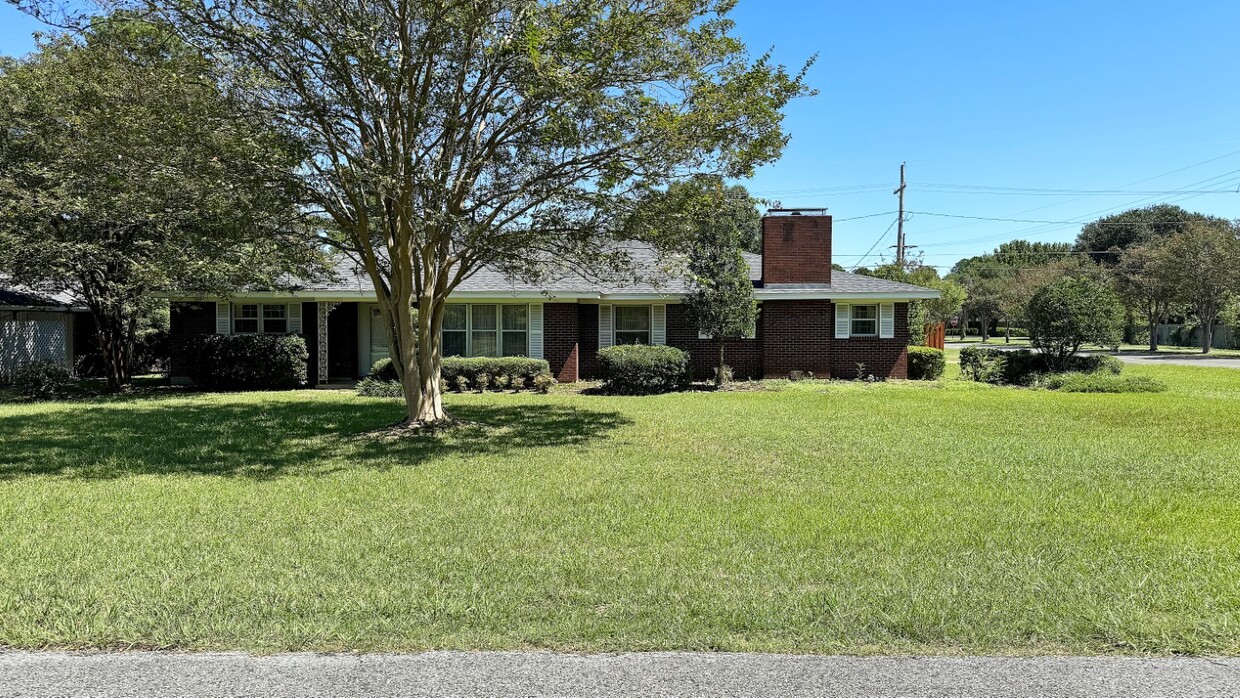 Primary Photo - 500 Chickasaw Dr