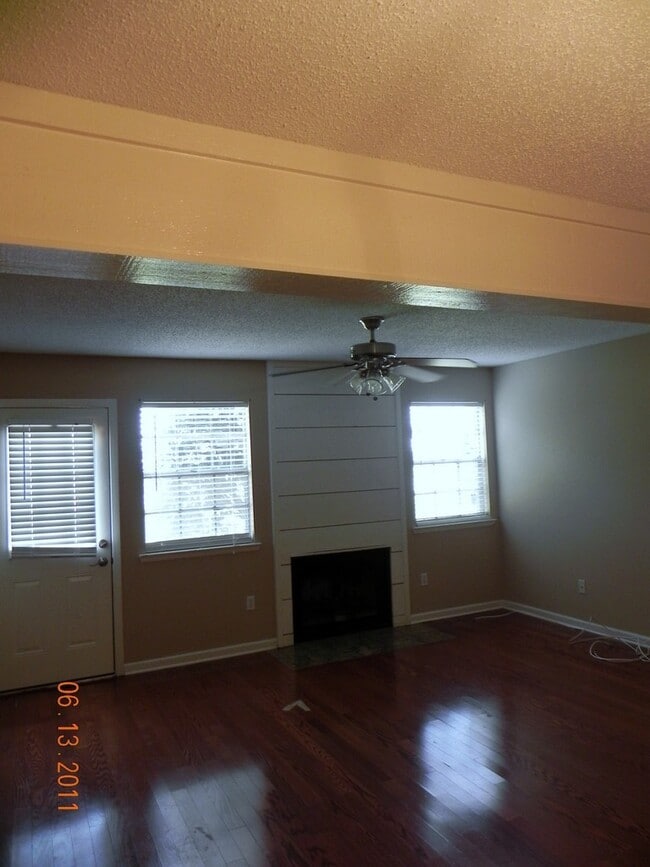 Foto del edificio - 2 BEDROOM TOWNHOUSE IN ZACHARY