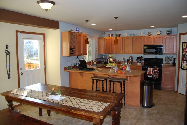 Foto del edificio - 4 br, 2.5 bath House - 166 Gazebo St
