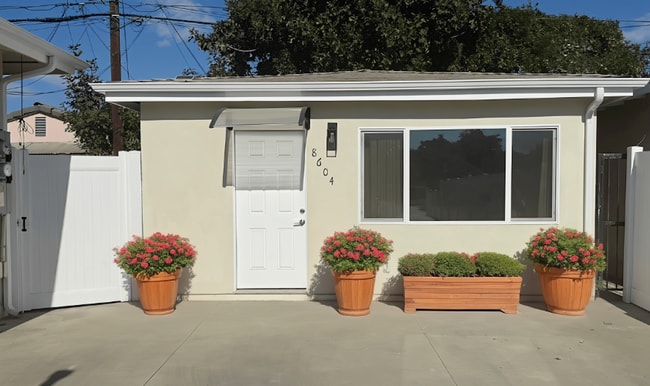 Private Separate Entrance - 8604 Tilden Ave