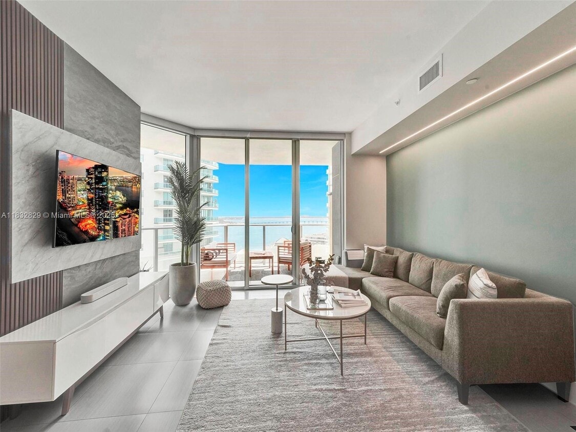 Primary Photo - 1300 Brickell Bay Dr