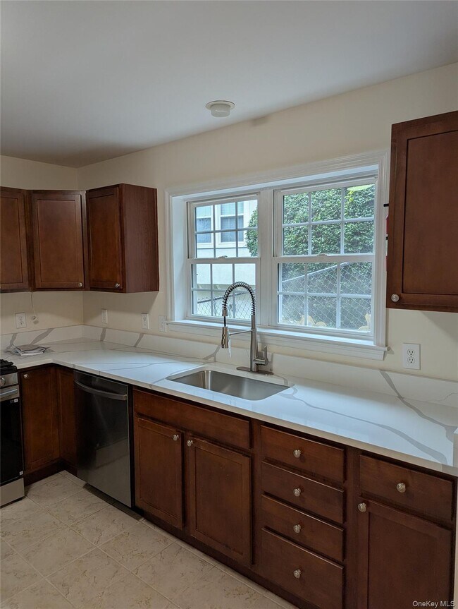 Foto del edificio - 126 Nethermont Ave
