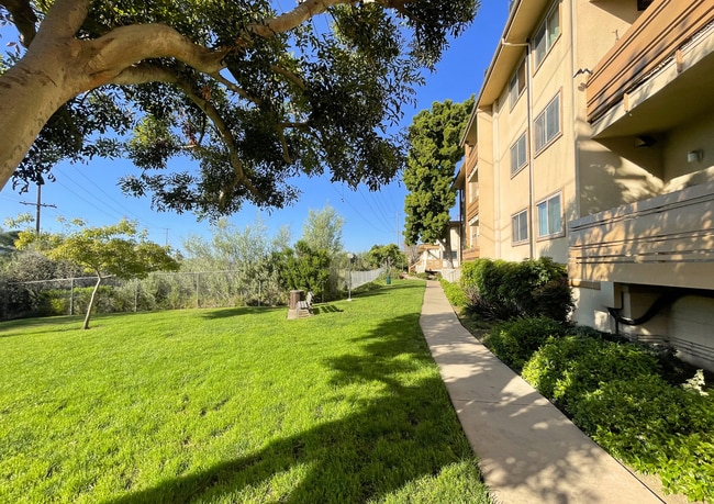 Building Photo - 4082 Valeta St