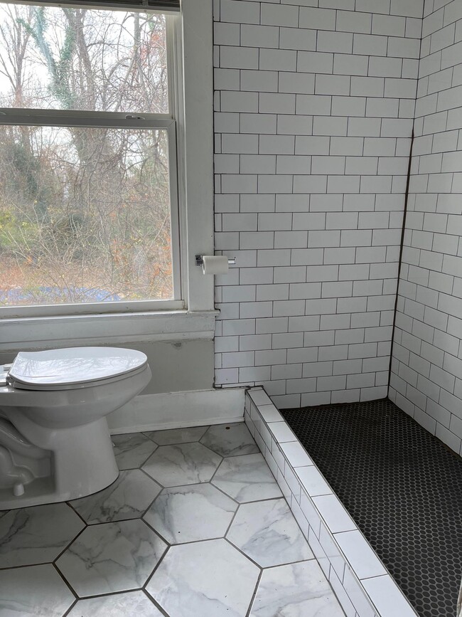 Building Photo - 1326 Barret Ave