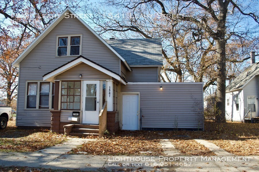 Three Bedroom Duplex in Muskegon Apartment for Rent in Muskegon, MI