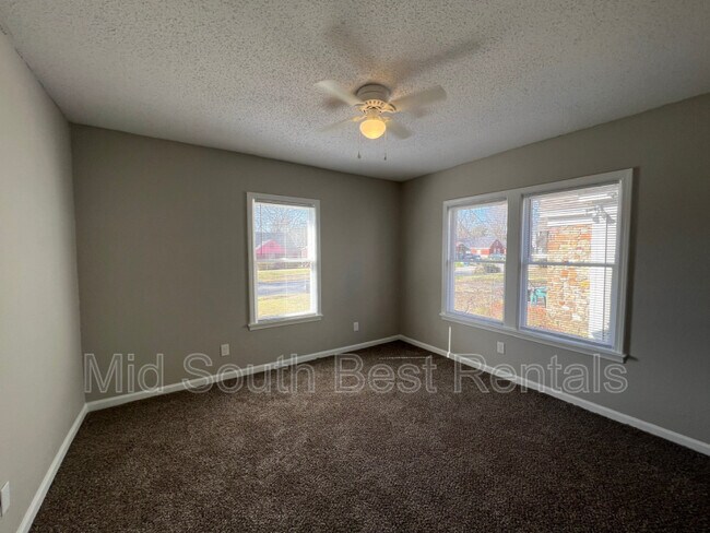 Building Photo - 60 E Fernwood Ave