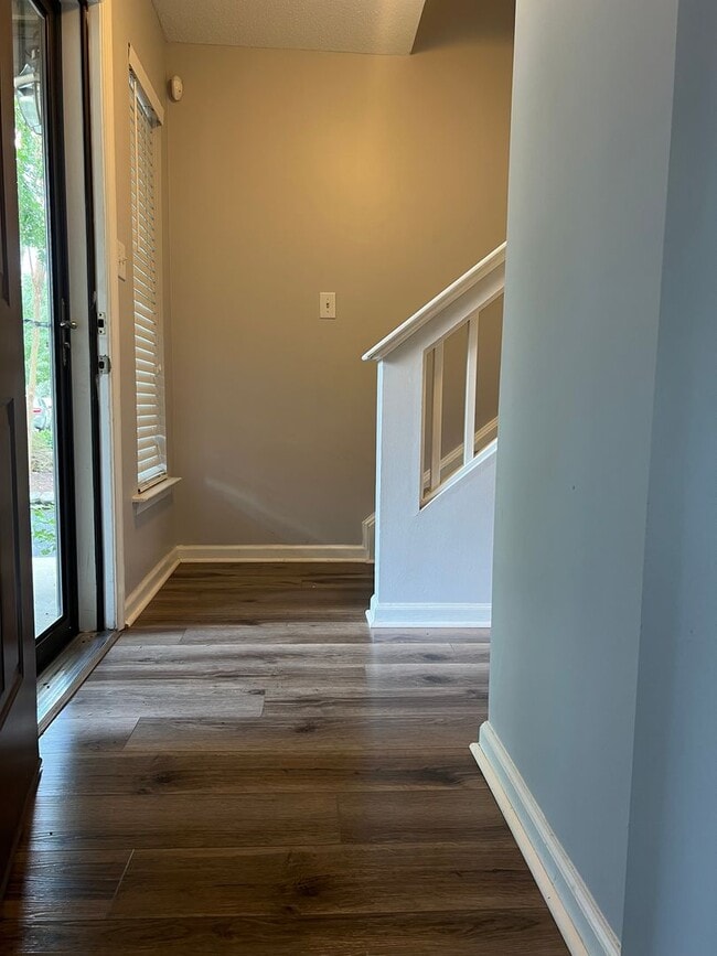 Building Photo - 991 Hollymeade Cir