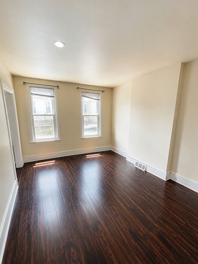Foto del edificio - Charming 3-Bedroom Home Available Soon in Manayunk