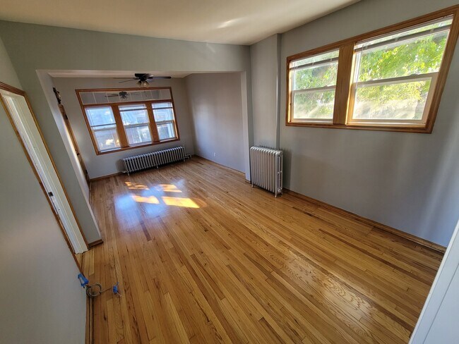 Building Photo - 4310 N Milwaukee Ave