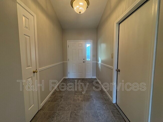Building Photo - 5943 Sugarloaf Dr