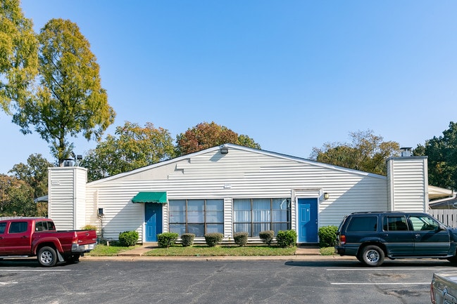 Building Photo - Emerald Park-New