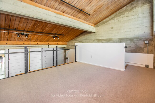 Building Photo - 245 5th St