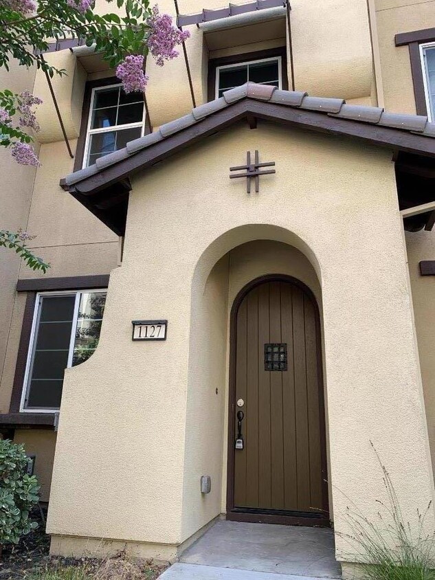 Primary Photo - 1127 Genco Terrace