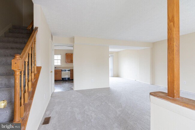 Foto del edificio - 8004 Warton Ct