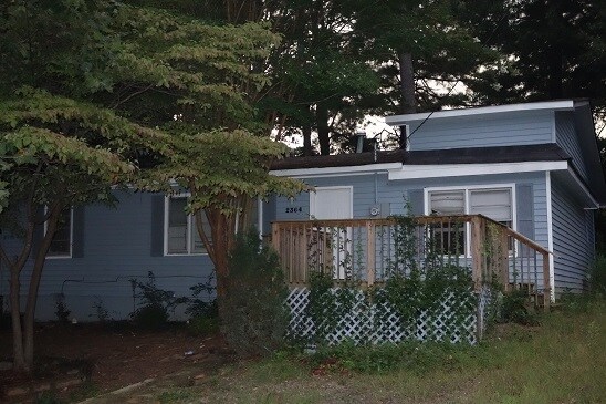 Building Photo - Lovely 3 br 2 bathrooms renovated house!
