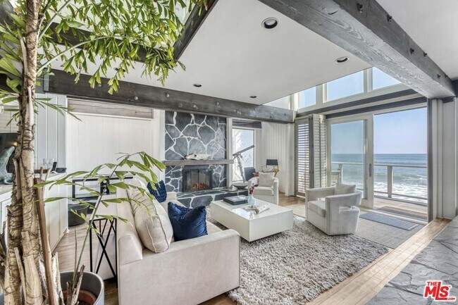 Foto del edificio - 24108 Malibu Rd
