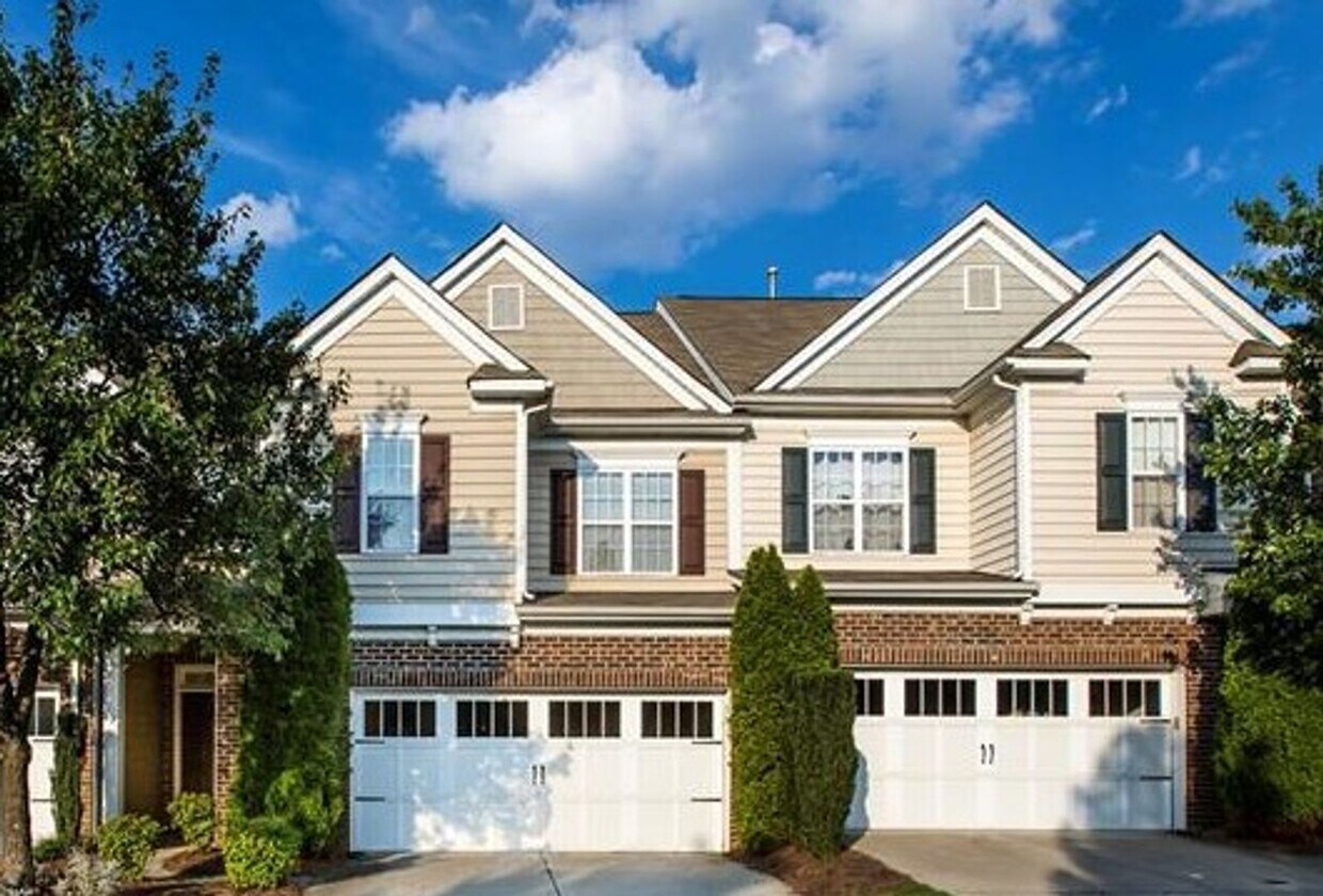 Foto principal - Nice Townhome off Providence Rd/485 South