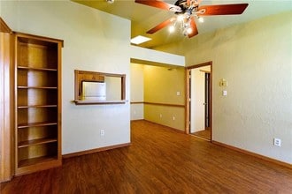Building Photo - 1000 Rambling Oaks Dr