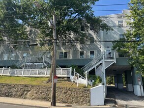 Building Photo - 37 Greenwich Ave