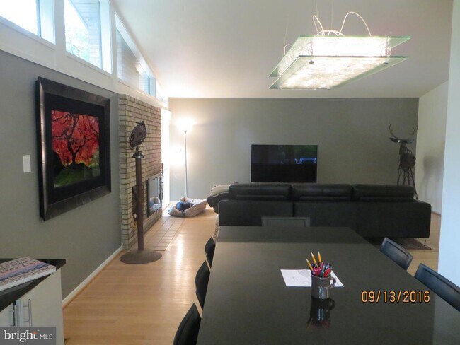 Foto del edificio - 8105 Fenway Rd