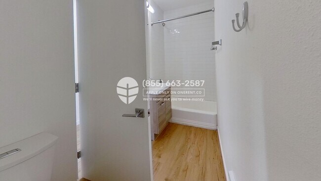 Building Photo - 3521 S Leschi Pl