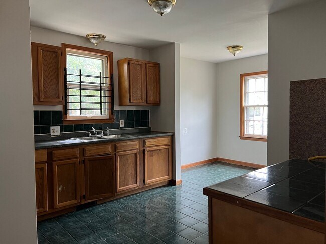 Foto del edificio - Stunning 3 bed 1 bath eastside Detroit property!