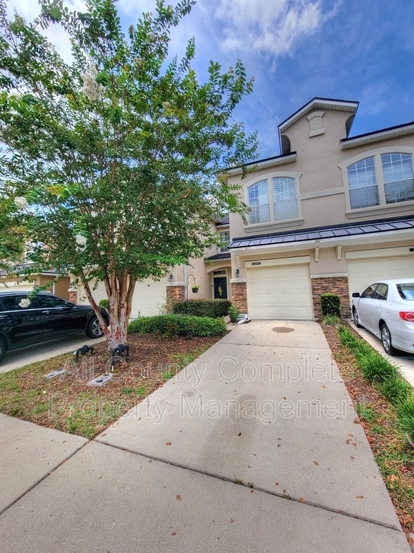 Building Photo - 6131 Bartram Village Dr