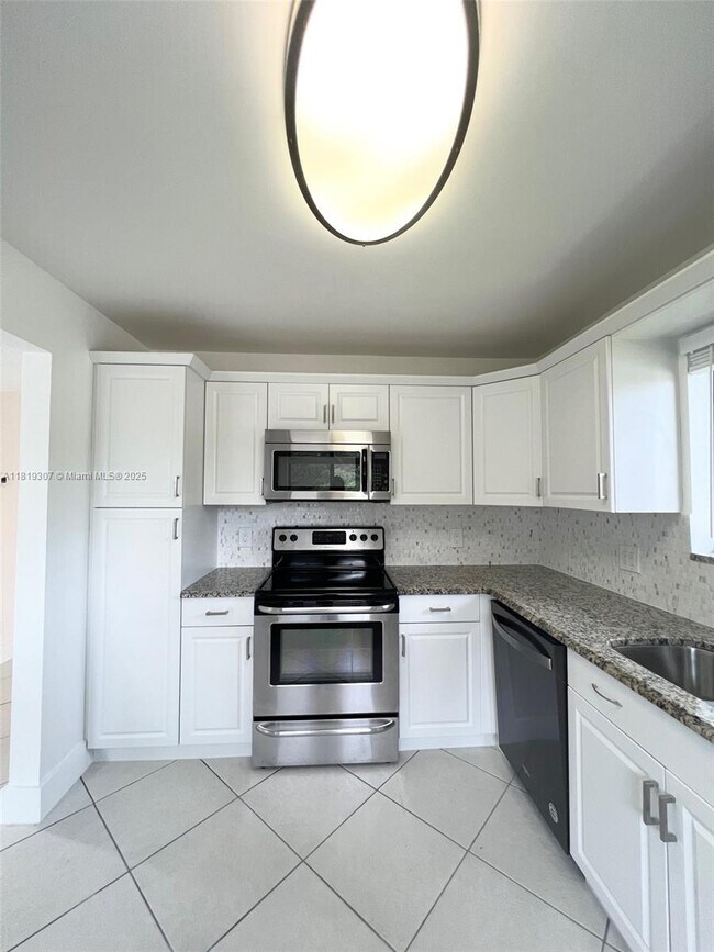 Foto del edificio - 304 Racquet Club Rd