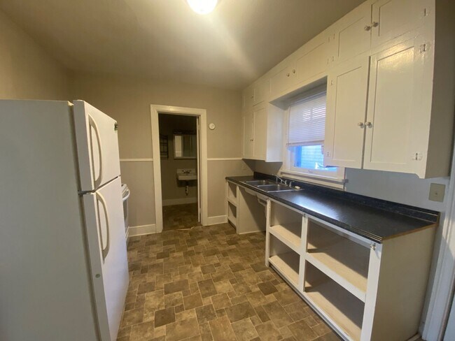 Building Photo - OPEN HOUSE!  1 Bedroom Home for Rent in Ne...