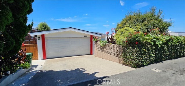 Primary Photo - 1039 Baja St