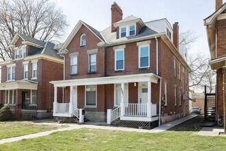 Building Photo - 1659 Summit St