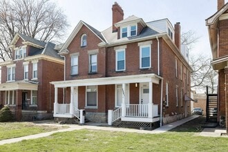 Building Photo - 1659 Summit St