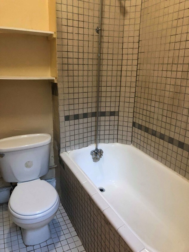 2228 Mt Royal Terrace Unit G, Baltimore, MD 21217 Room for Rent in