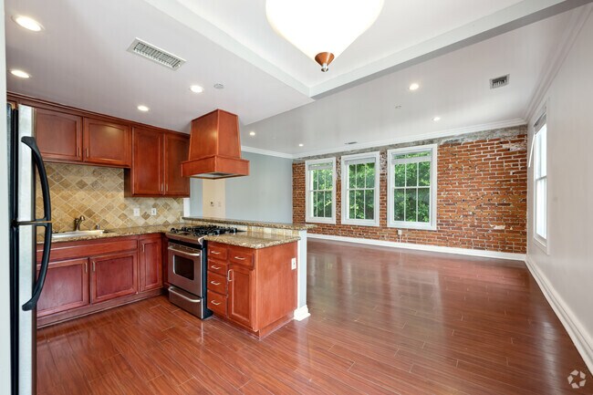 1 habitación, 1 baño, 650 pies cuadrados - 1236 N Flores St