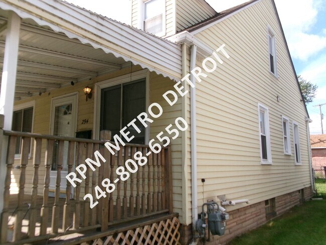 Building Photo - 3-Bedroom Bungalow in River Rouge