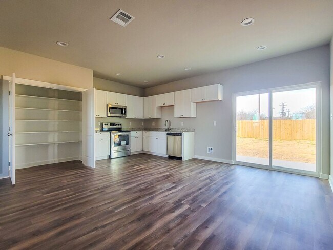 Foto del edificio - Beautiful 3 Bedroom 2 Bath Home!!