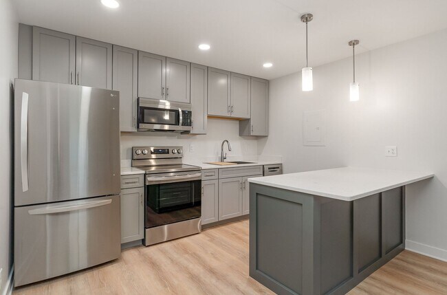 Building Photo - Green Hills Condo Living!