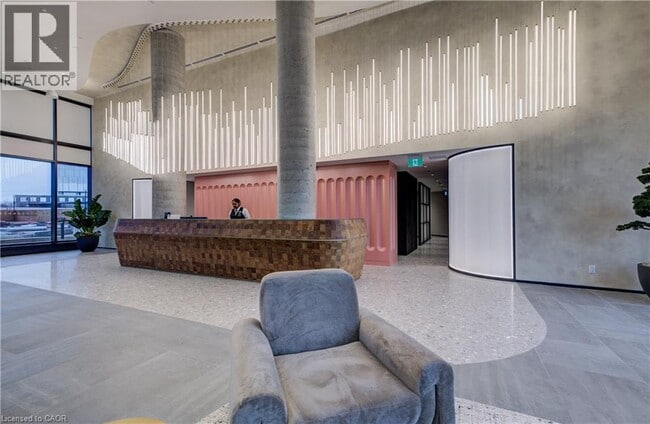 Building Photo - 25 Wellington St S