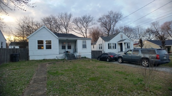 Primary Photo - 2126 Thomas Ave