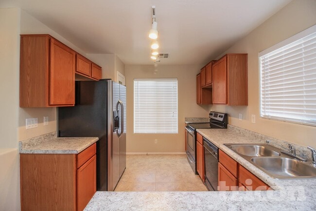 Foto del edificio - 45310 W Norris Rd