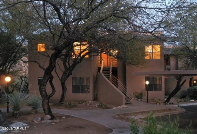 Foto del edificio - 6655 N Canyon Crest Dr