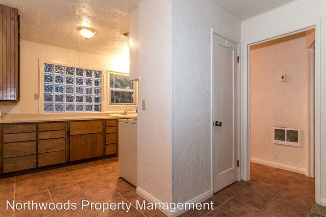 Foto del edificio - 1 br, 1 bath Apartment - 436 Mill St.