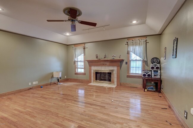 Building Photo - 2129 Nashville St