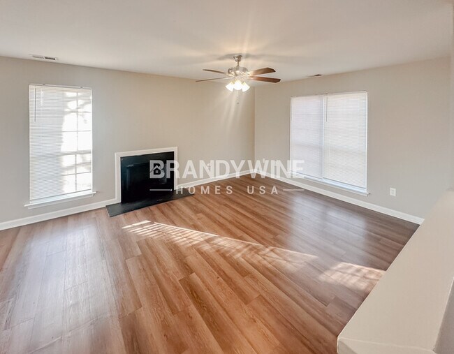 Building Photo - 425 Hannah Dr