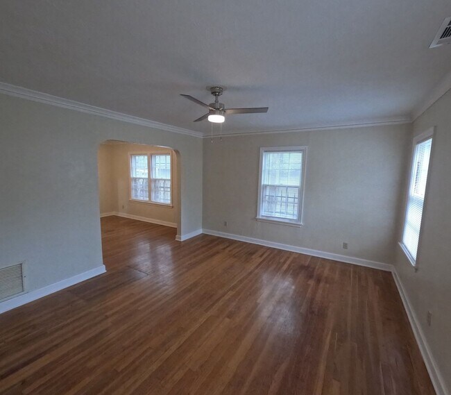 Foto del edificio - Renovated 3 Bed 1 Bath