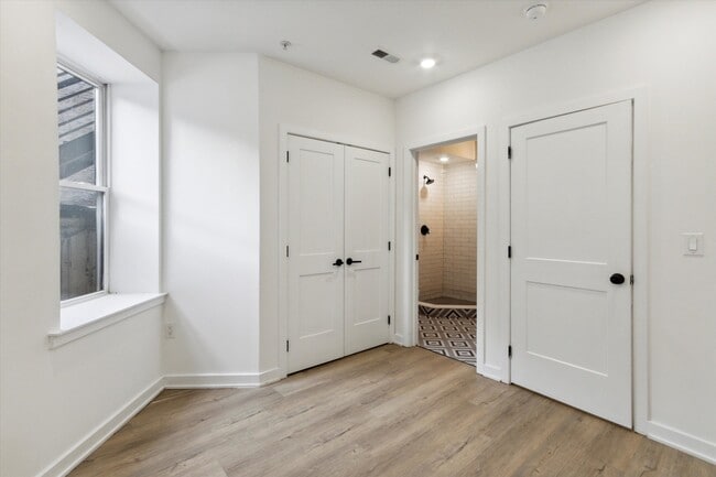 Photo - 1533 N Sydenham St Apartment