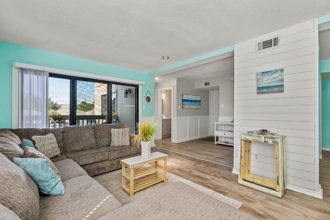 Building Photo - 9661 Shore Dr
