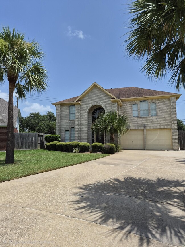 Building Photo - 2330 Lord Nelson Dr