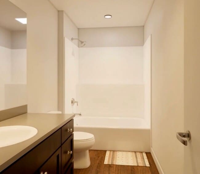 Building Photo - Summit Units: 2 Bedrooms 2 Bathrooms