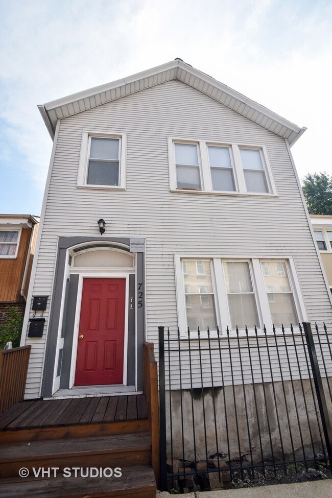 Building Photo - 725 N Throop St